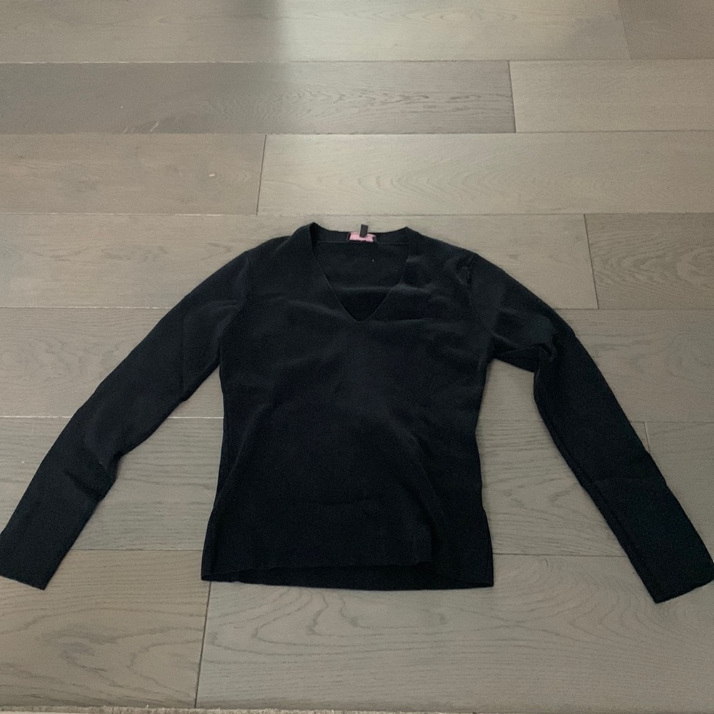 Long sleeve v-neck tee